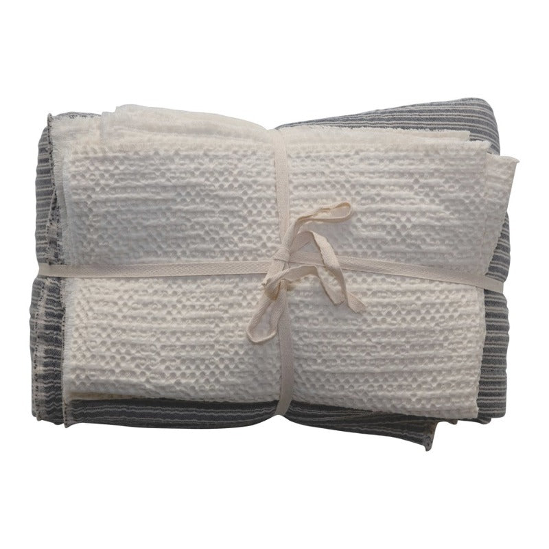 Blue and White Bedding Set (Blanket and 2 Shams)