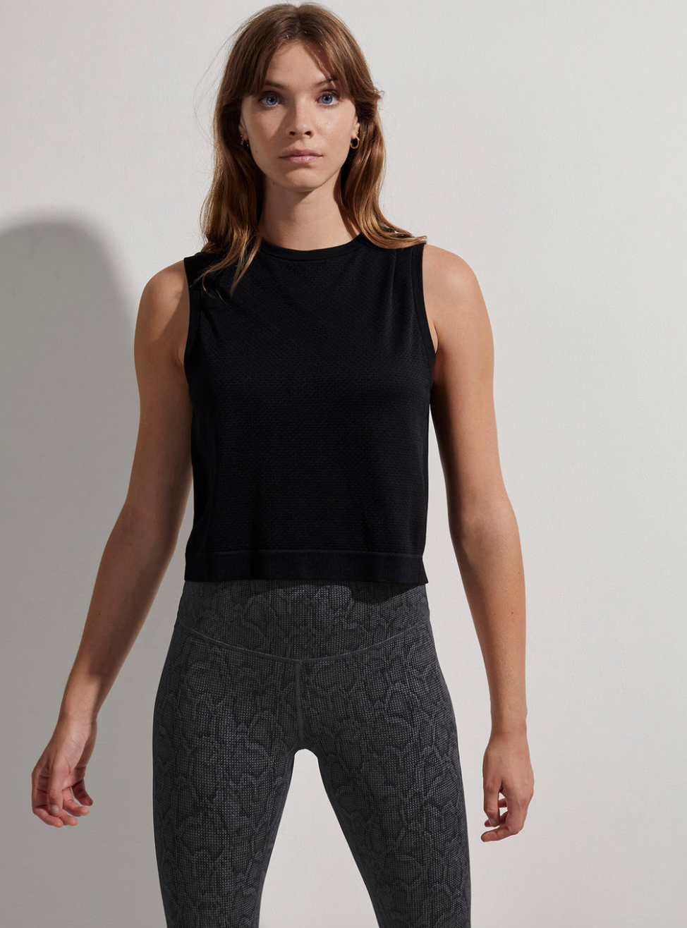 Page Seamless Crop Tank-Black