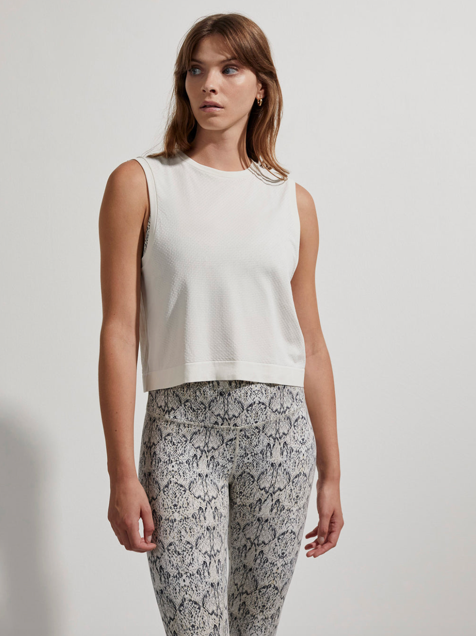 Page Seamless Crop Tank-Snow